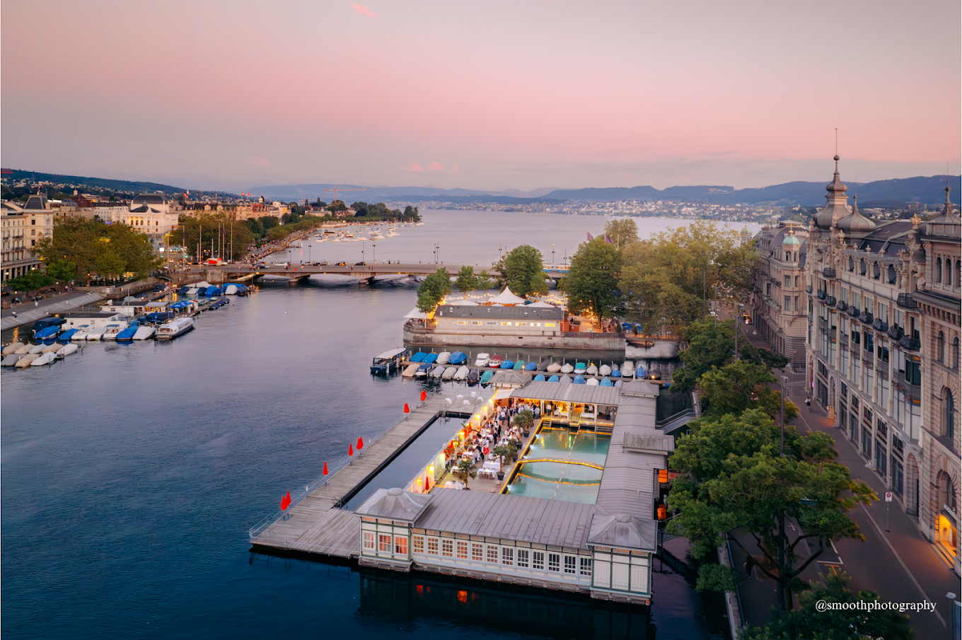 Frauenbad am Stadthausquai an der Limmat