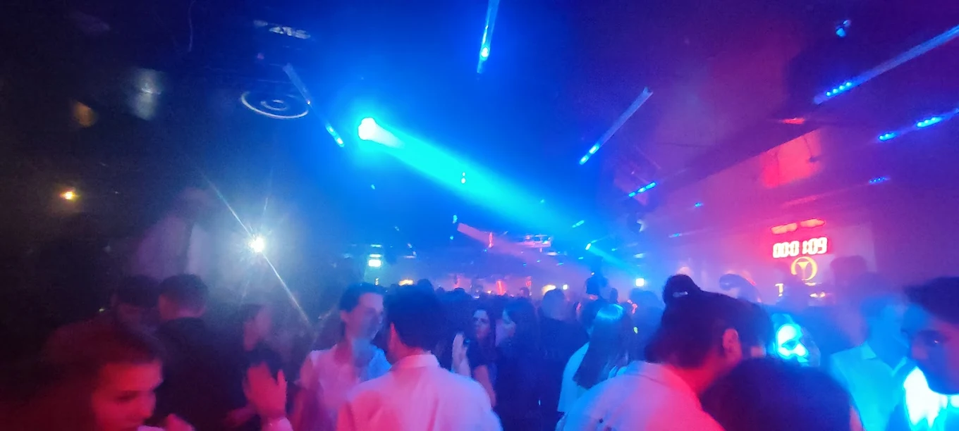 Tanzfläche mit Lichtshow im Trischli Club St. Gallen