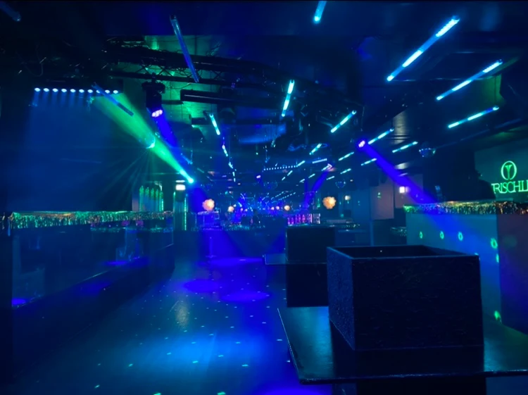 Gäste im Trischli Club